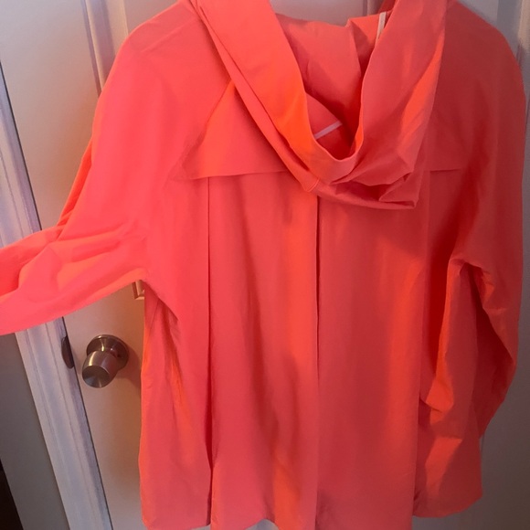 Lululemon Sun showers rain jacket windbreaker grapefruit/white 10 large light - Picture 4 of 10